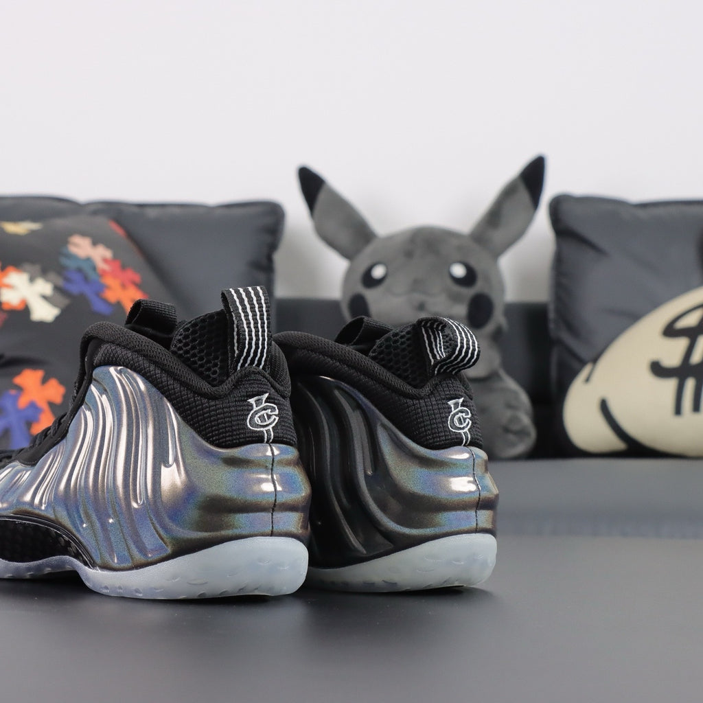NIKE AIR  Foamposite One Hologram
