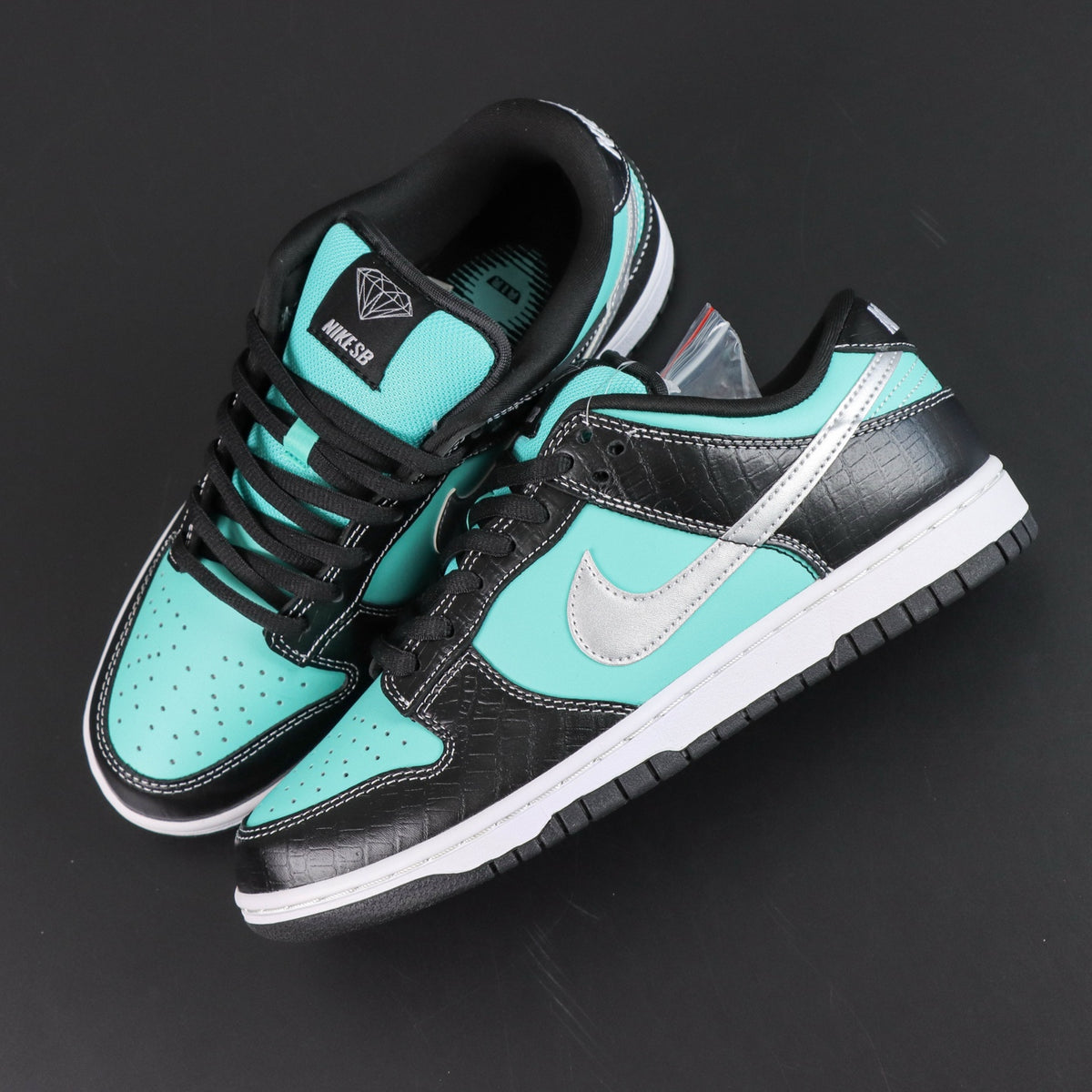 Nike SB Dunk Low Pro x Diamond Supply Co. "Tiffany"