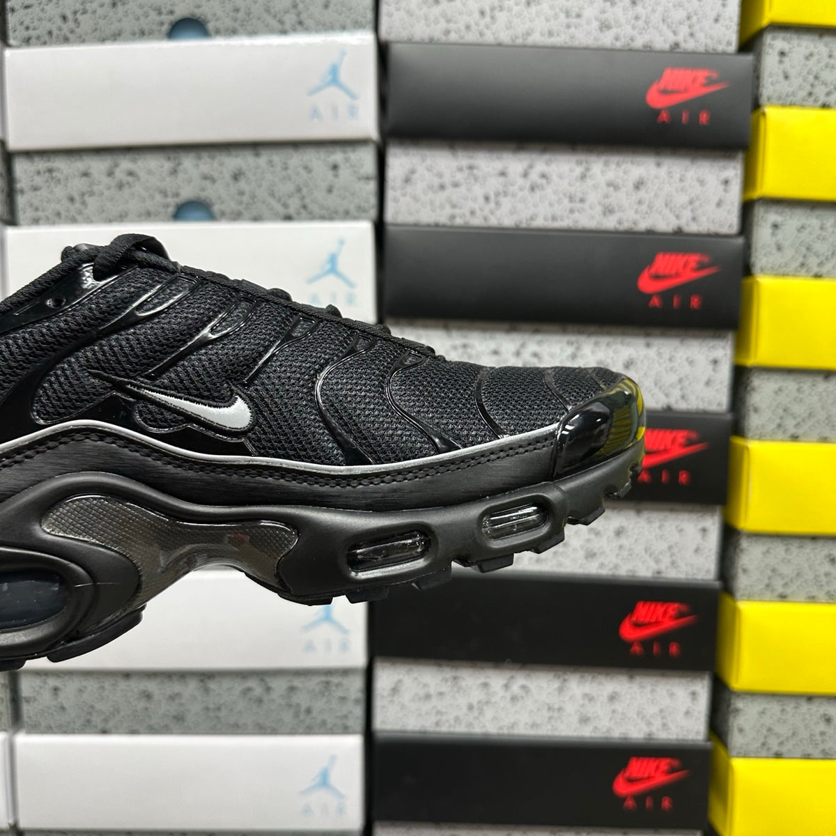 NIKE AIR MAX PLUS Black Reflective