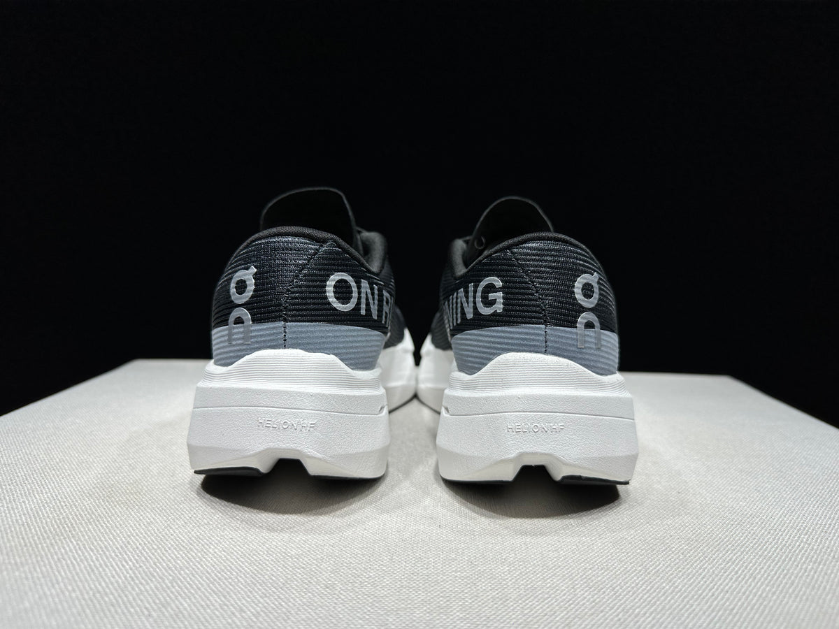 ON - CLOUDBOOM VOLT BLACK WHITE LOGO