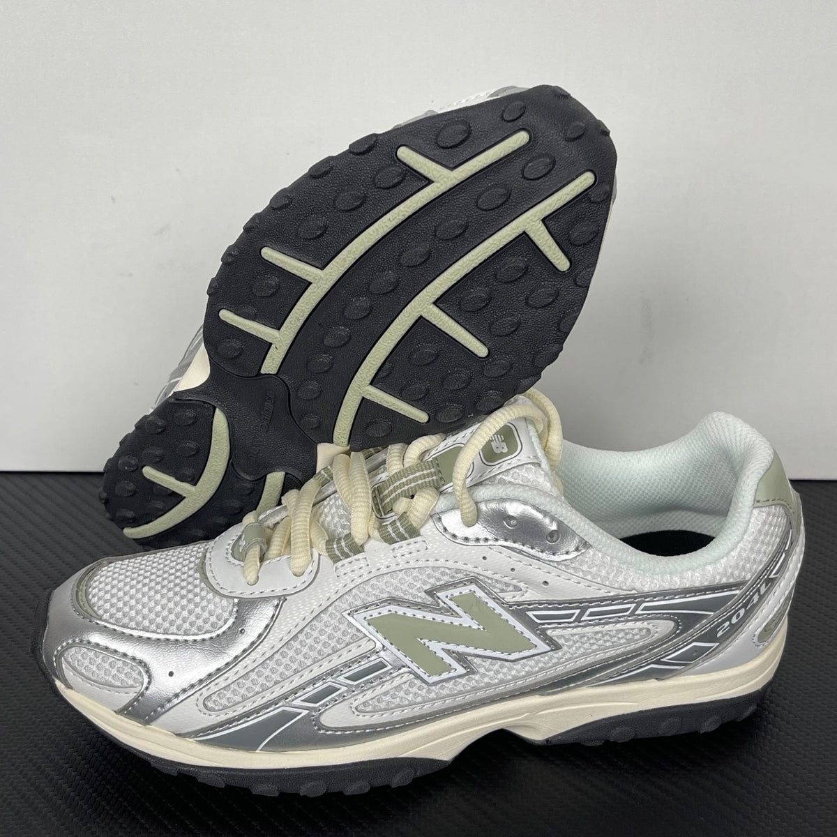 New Balance 204L Silver Metallic / Garter Snake Green