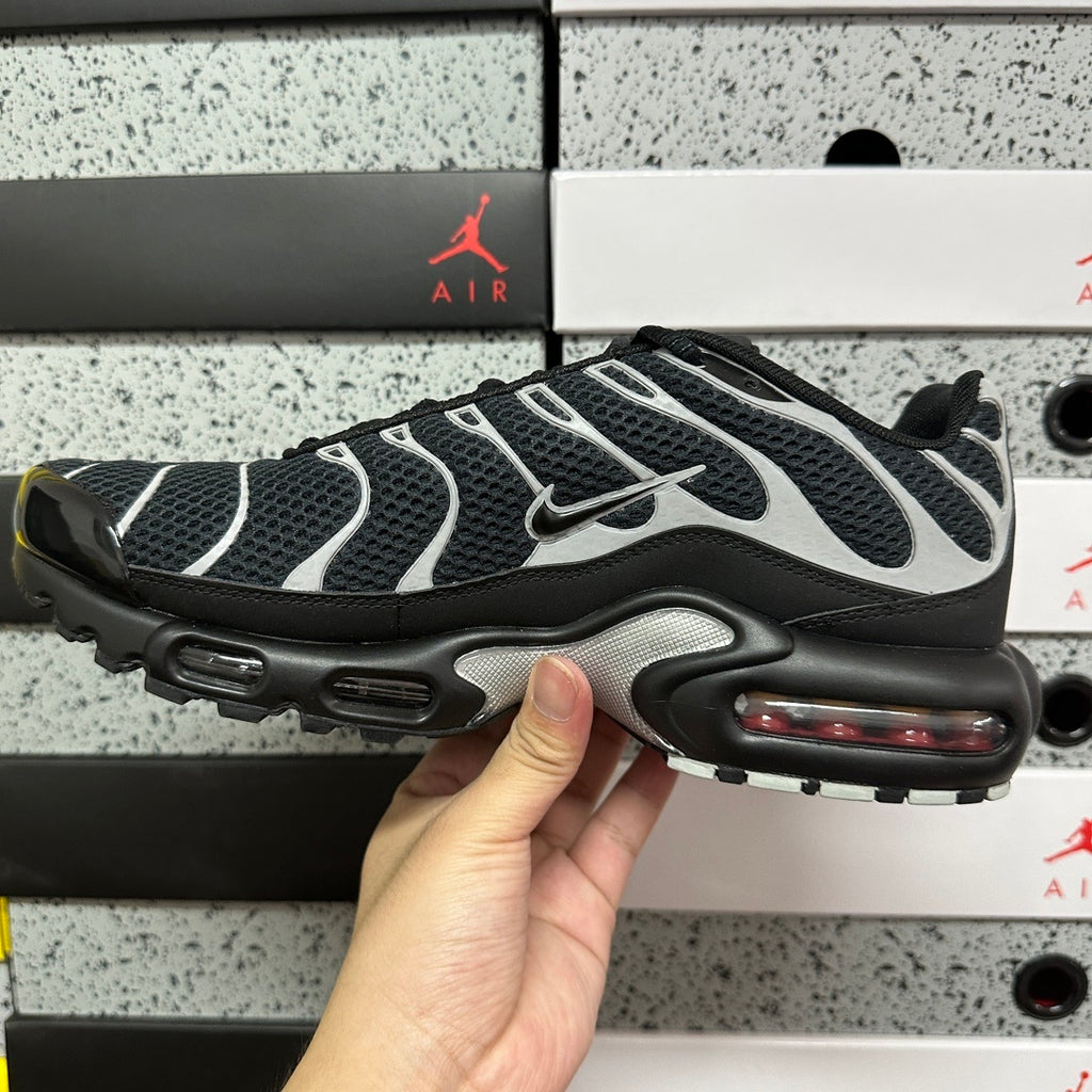 NIKE AIR MAX PLUS Black Reflective Silver