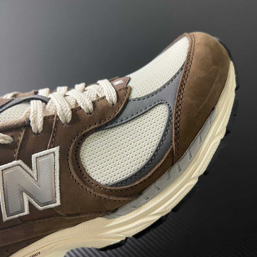 NEW BALANCE 2002R "Mocha"
