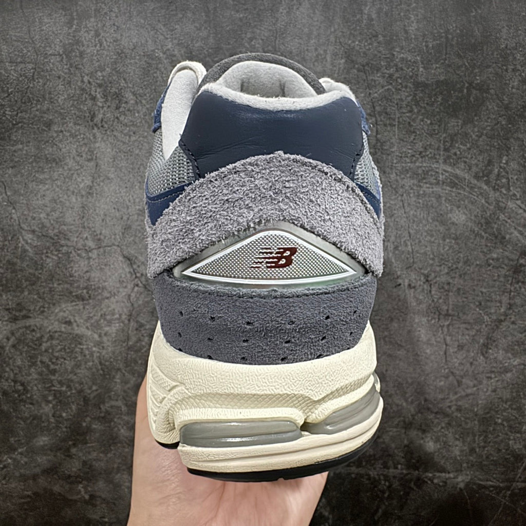 NEW BALANCE 2002R "Navy Castlerock"