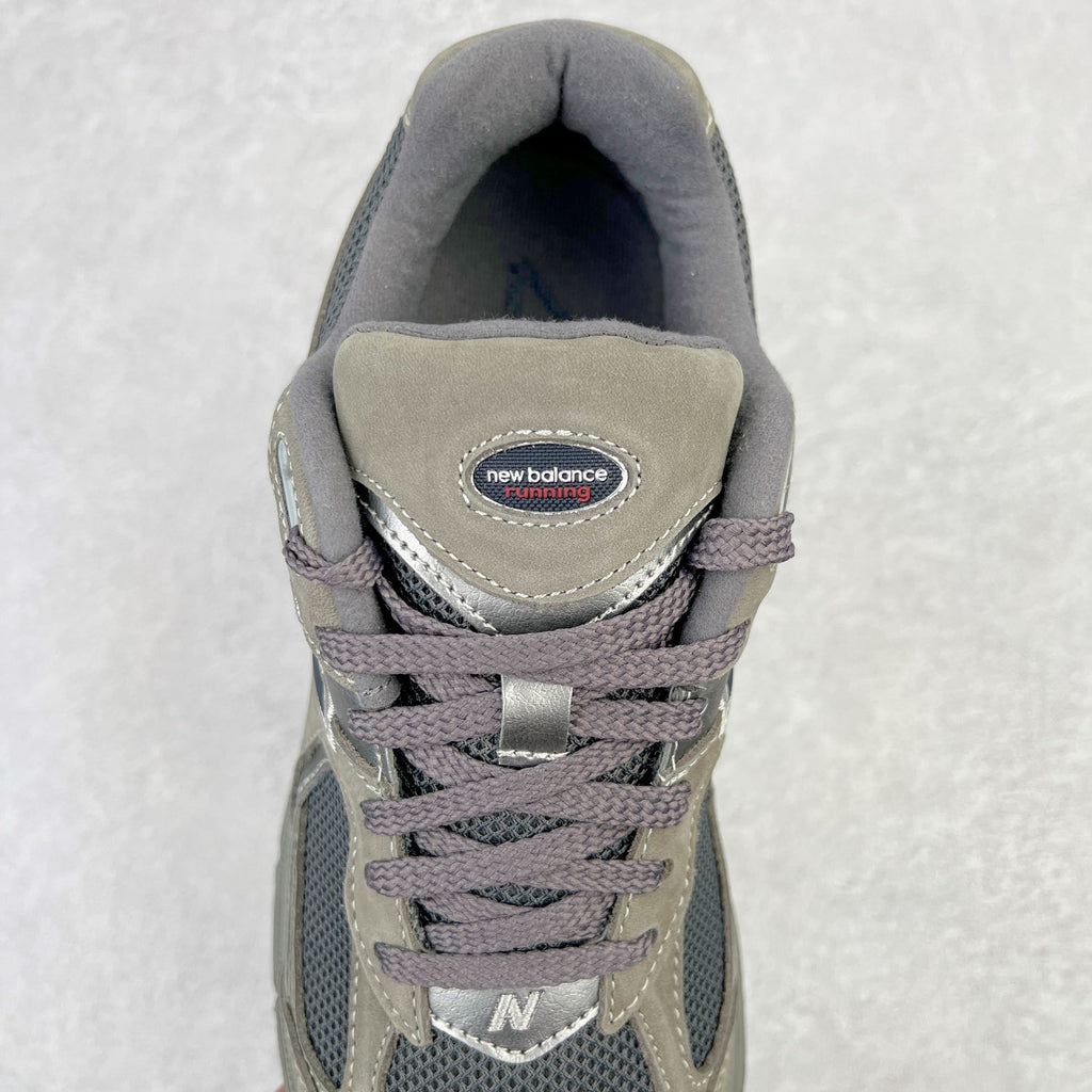 NEW BALANCE 2002R Light Grey / Castlerock