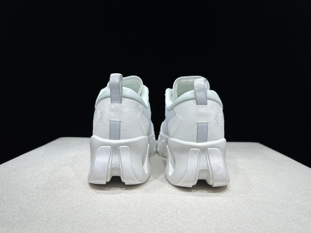ON - KITH K TECH 1 TRIPLE WHITE