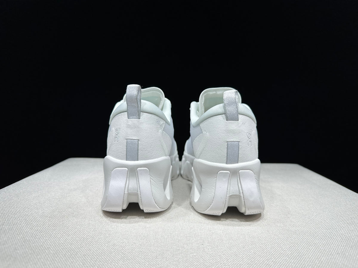 ON - KITH K TECH 1 TRIPLE WHITE