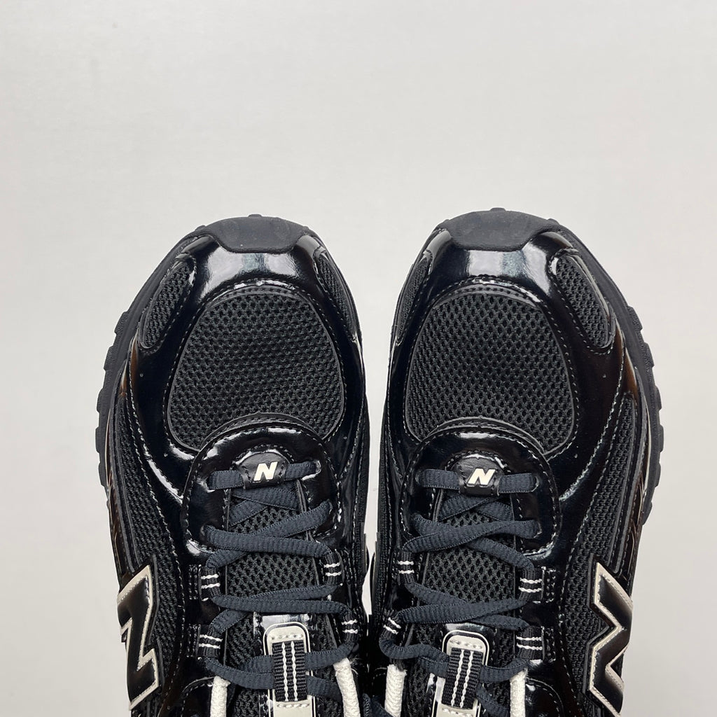 New Balance 204L "Black Timberwolf"