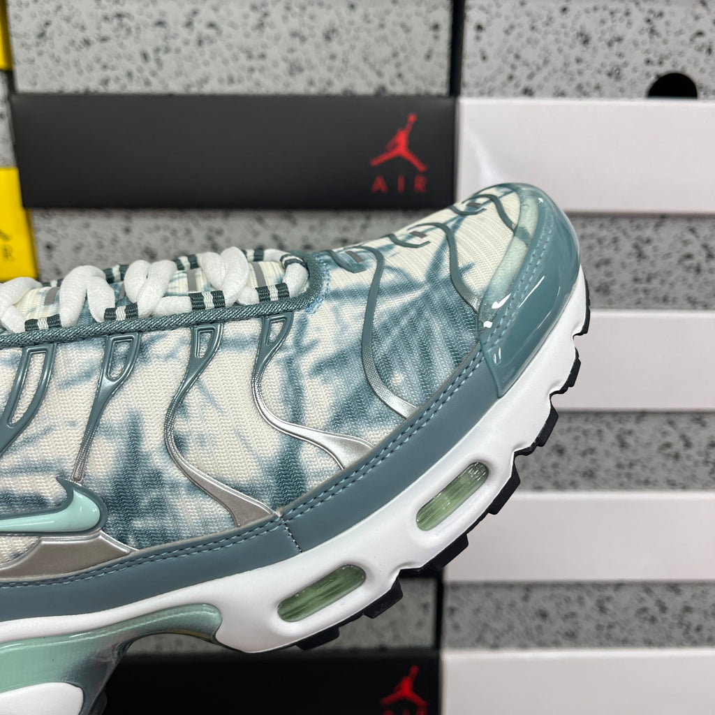 NIKE AIR MAX PLUS Palm Trees Green