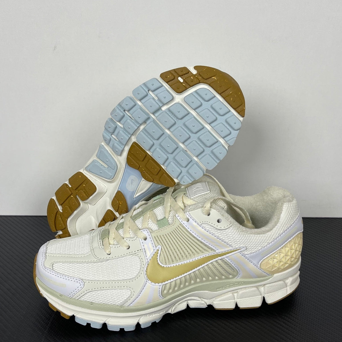 NIKE AIR ZOOM VOMERO 5 "Sail Buff Gold" cream and white mesh upper, buff gold Swoosh