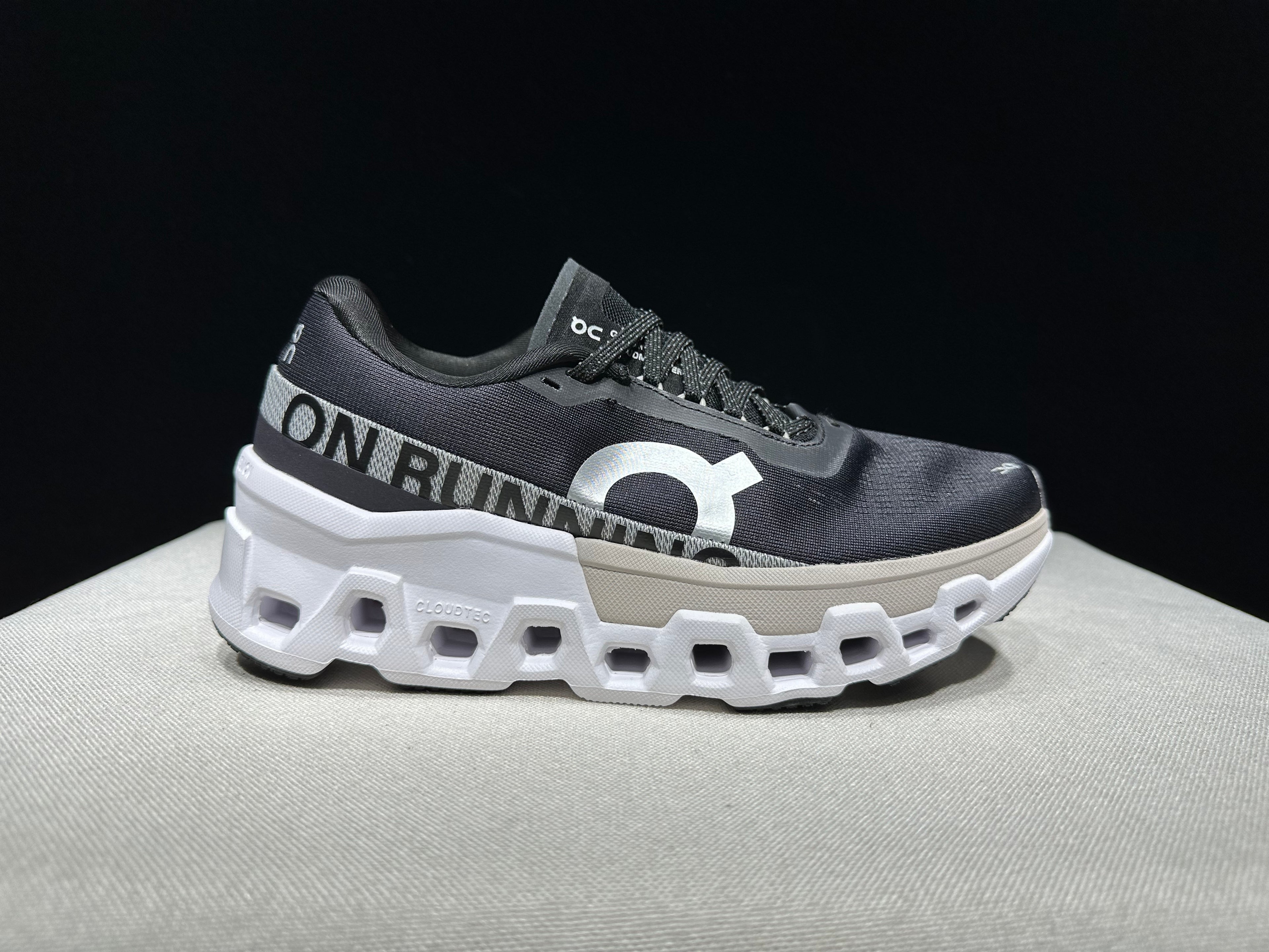 ON - Cloudmonster 2 'Black Frost'