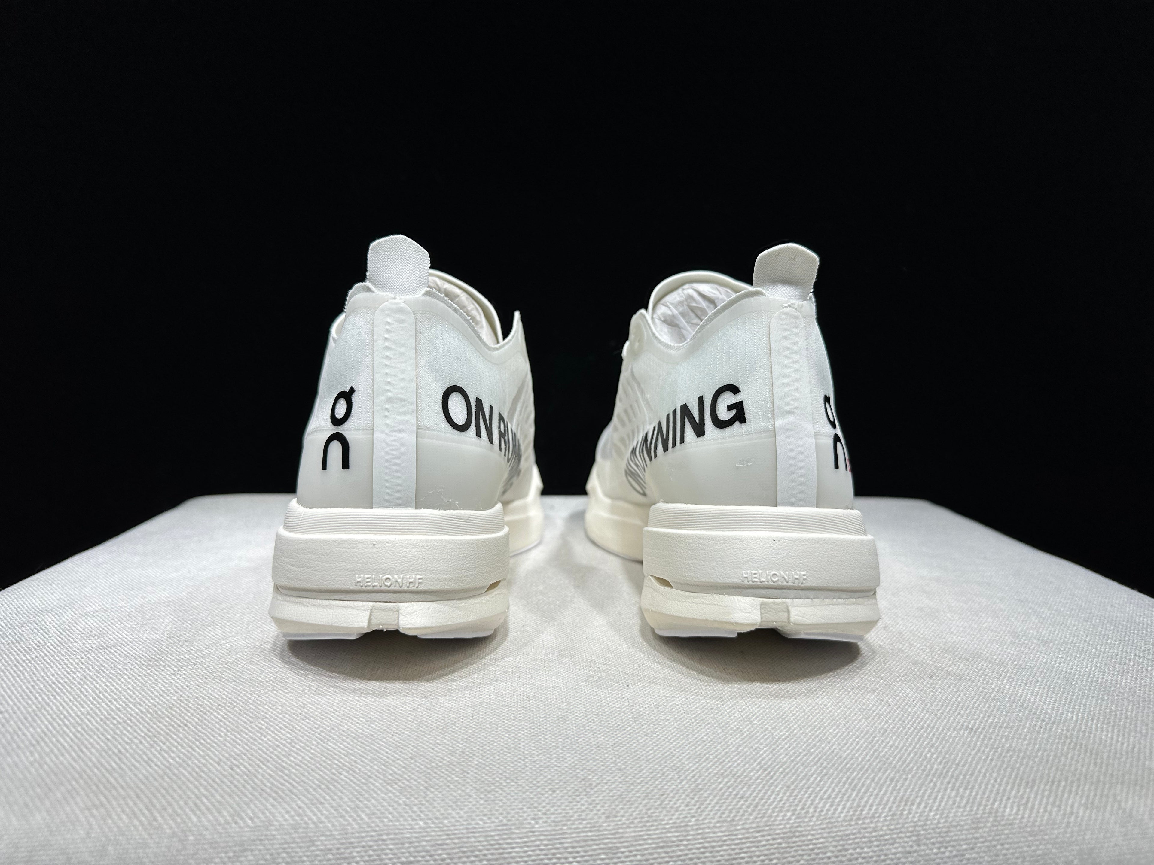 ON - Cloudboom Strike 'White | White'
