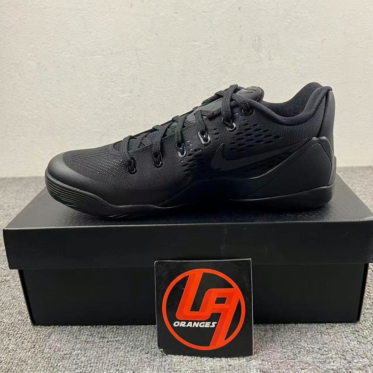 Kobe 9 EM low Protro Triple Black Blackout