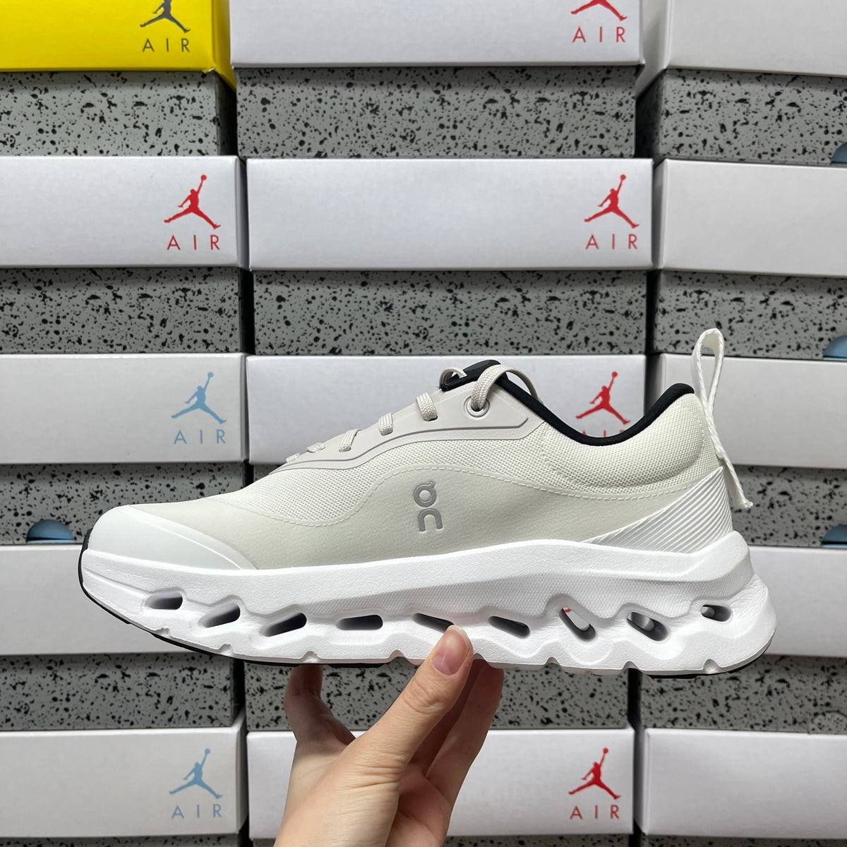 ON - Cloudtilt 2.0 x LOEWE 'Sand White'