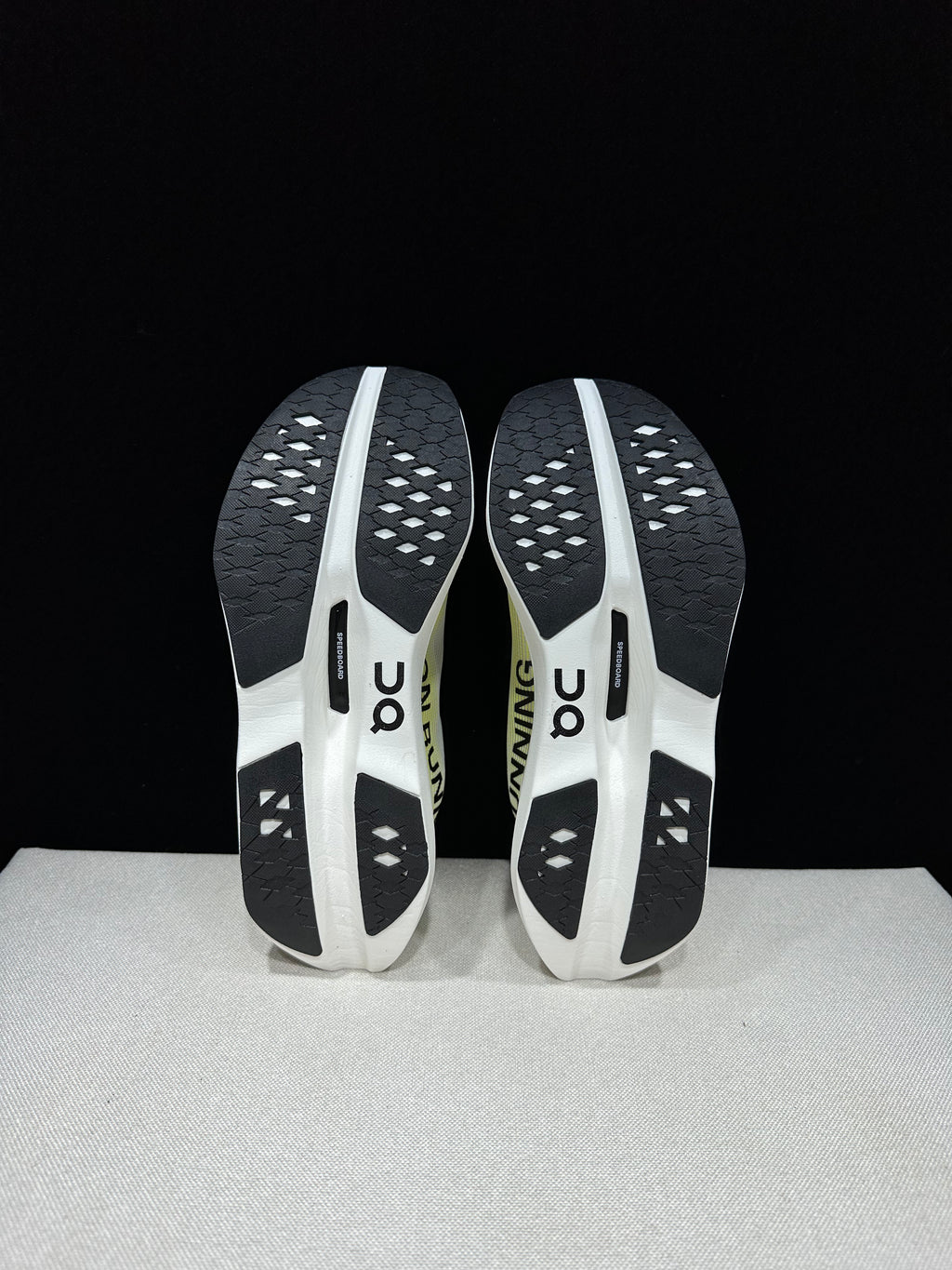 ON - CLOUDBOOM VOLT WHITE LIGHT YELLOW