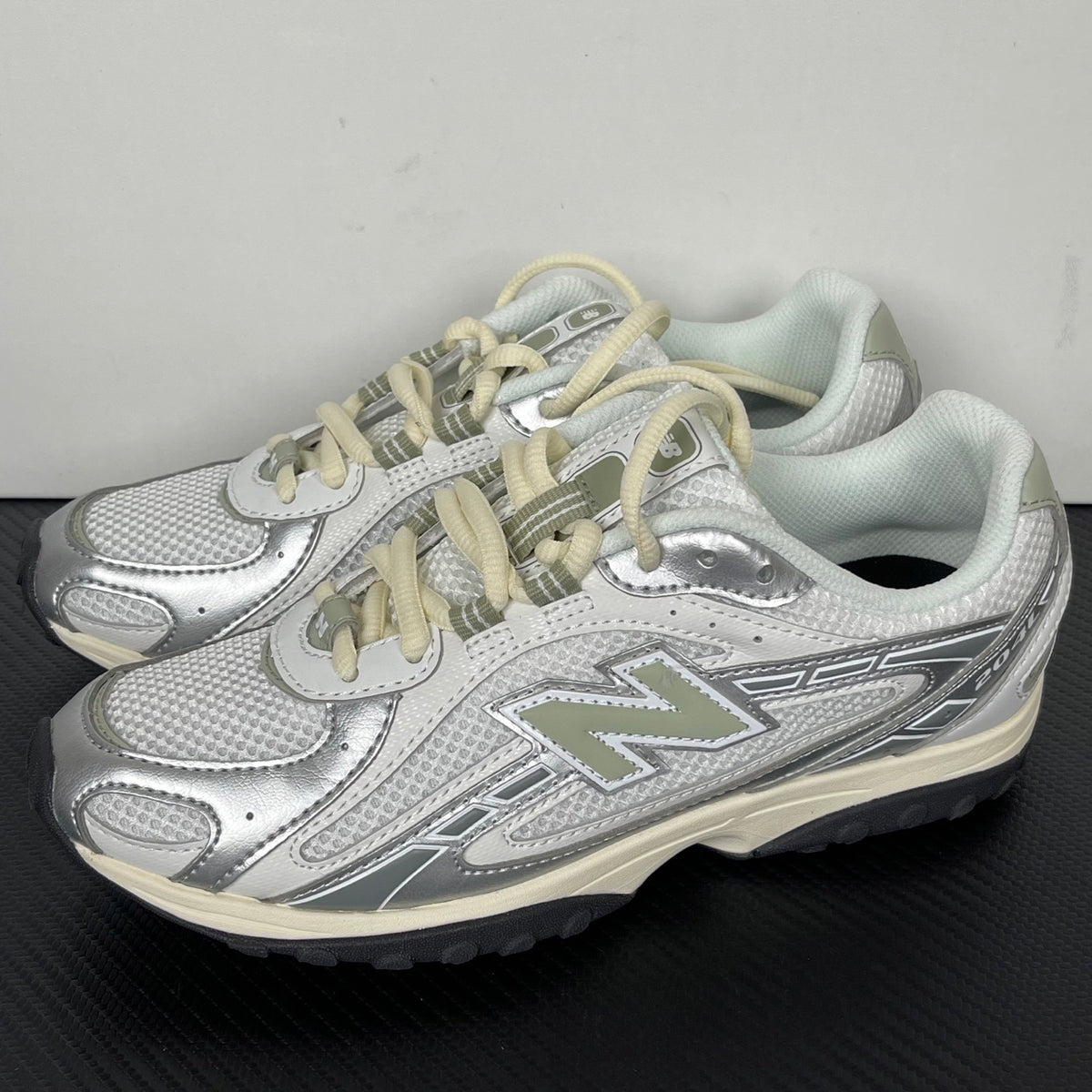 New Balance 204L Silver Metallic / Garter Snake Green