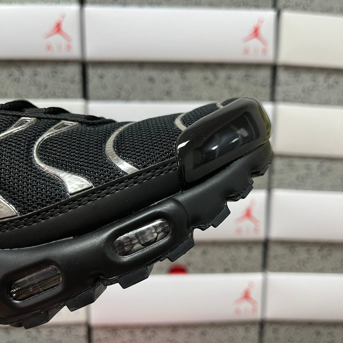 NIKE AIR MAX PLUS Black Chrome