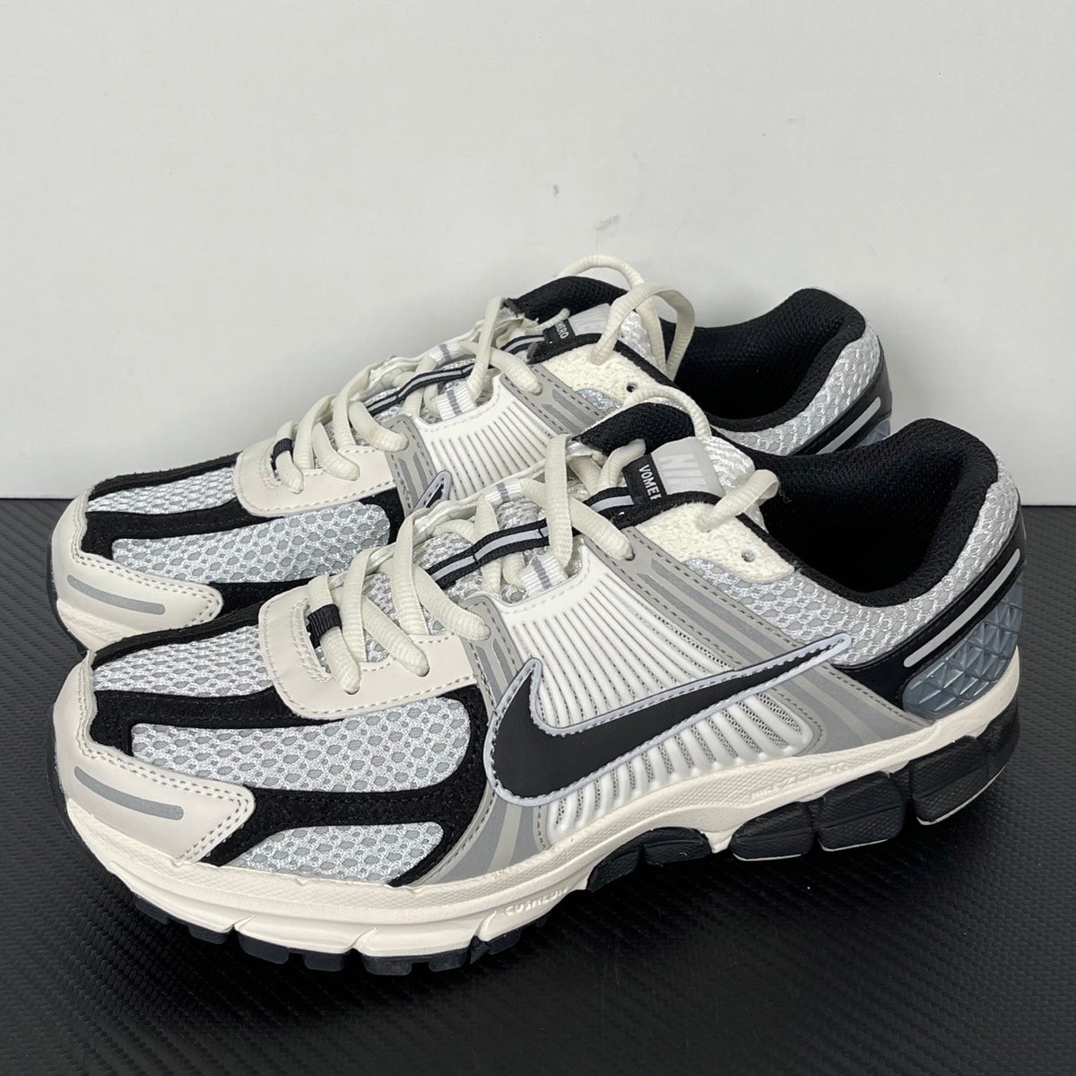 NIKE AIR ZOOM VOMERO 5 "Photon Dust Black"