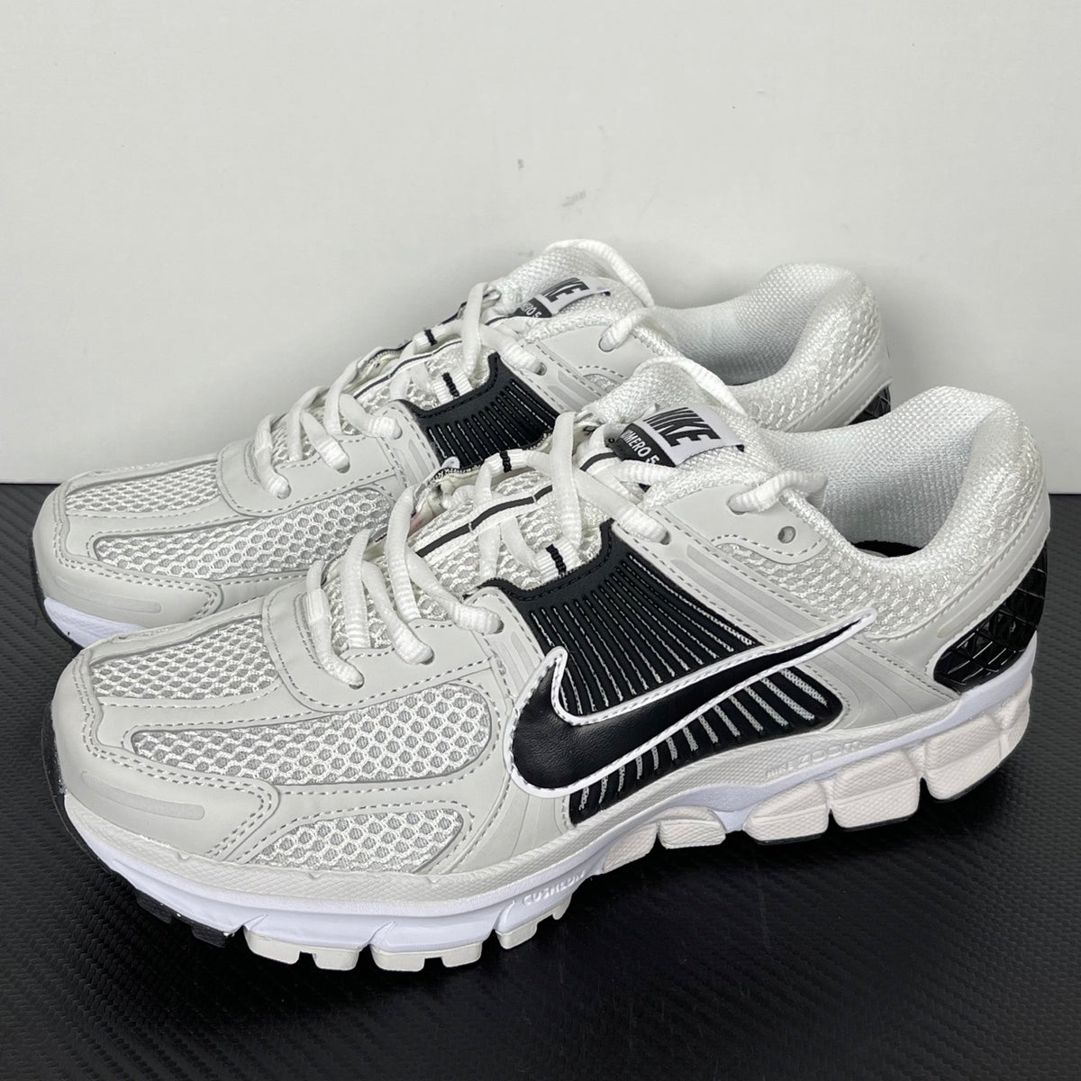 NIKE AIR ZOOM VOMERO 5 "White Black" "Panda"