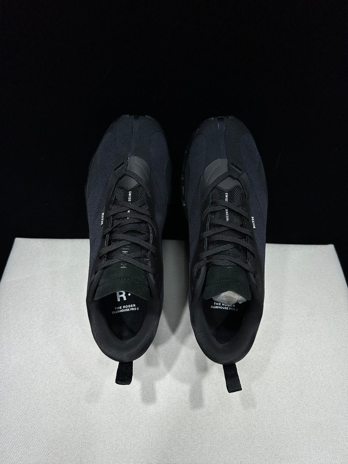 ON - KITH K TECH 1 TRIPLE BLACK