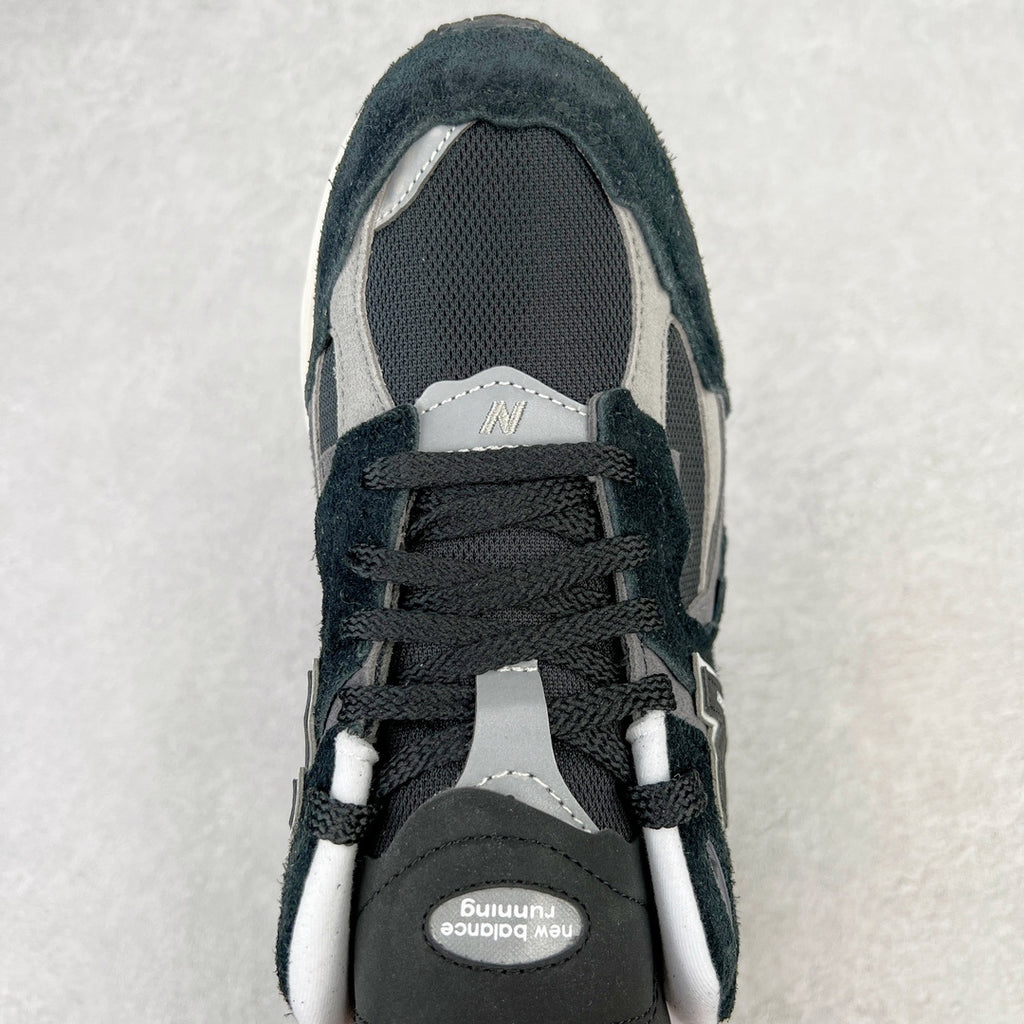 NEW BALANCE 2002R "Protection Pack" in Black/Grey