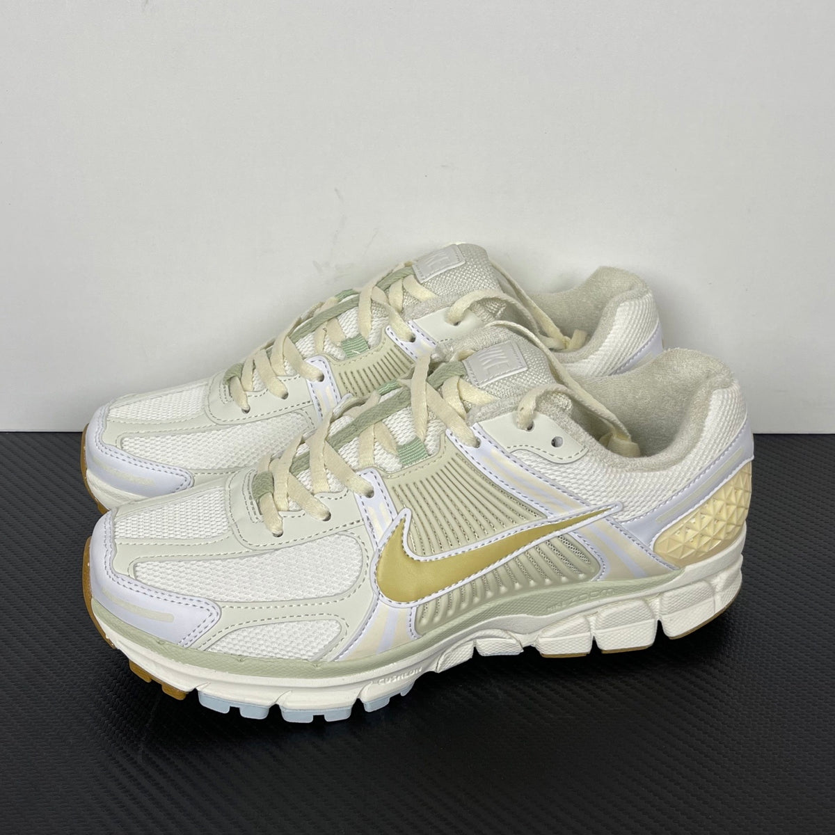 NIKE AIR ZOOM VOMERO 5 "Sail Buff Gold" cream and white mesh upper, buff gold Swoosh