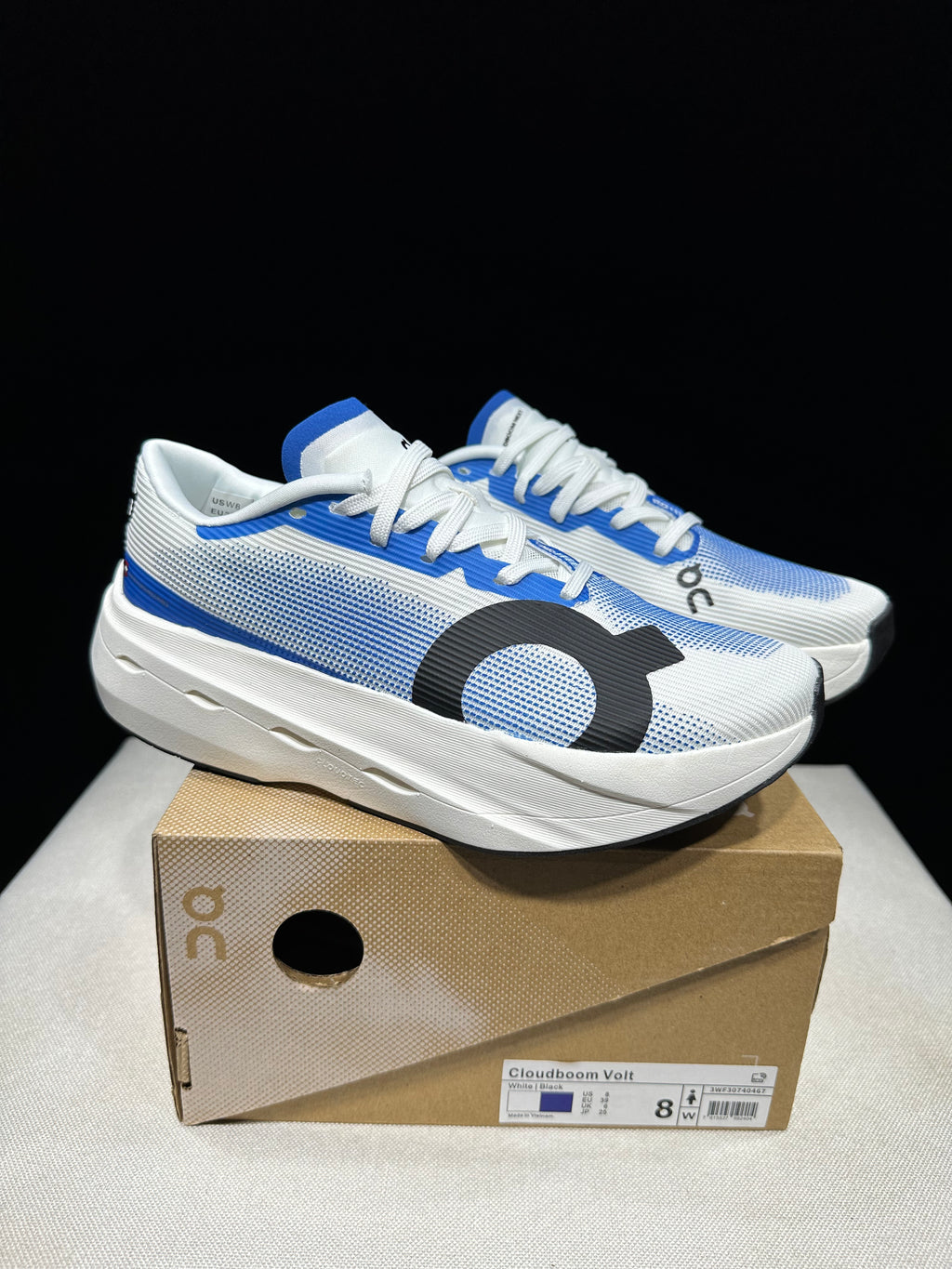 ON - CLOUDBOOM VOLT WHITE BLUE BLACKLOGO