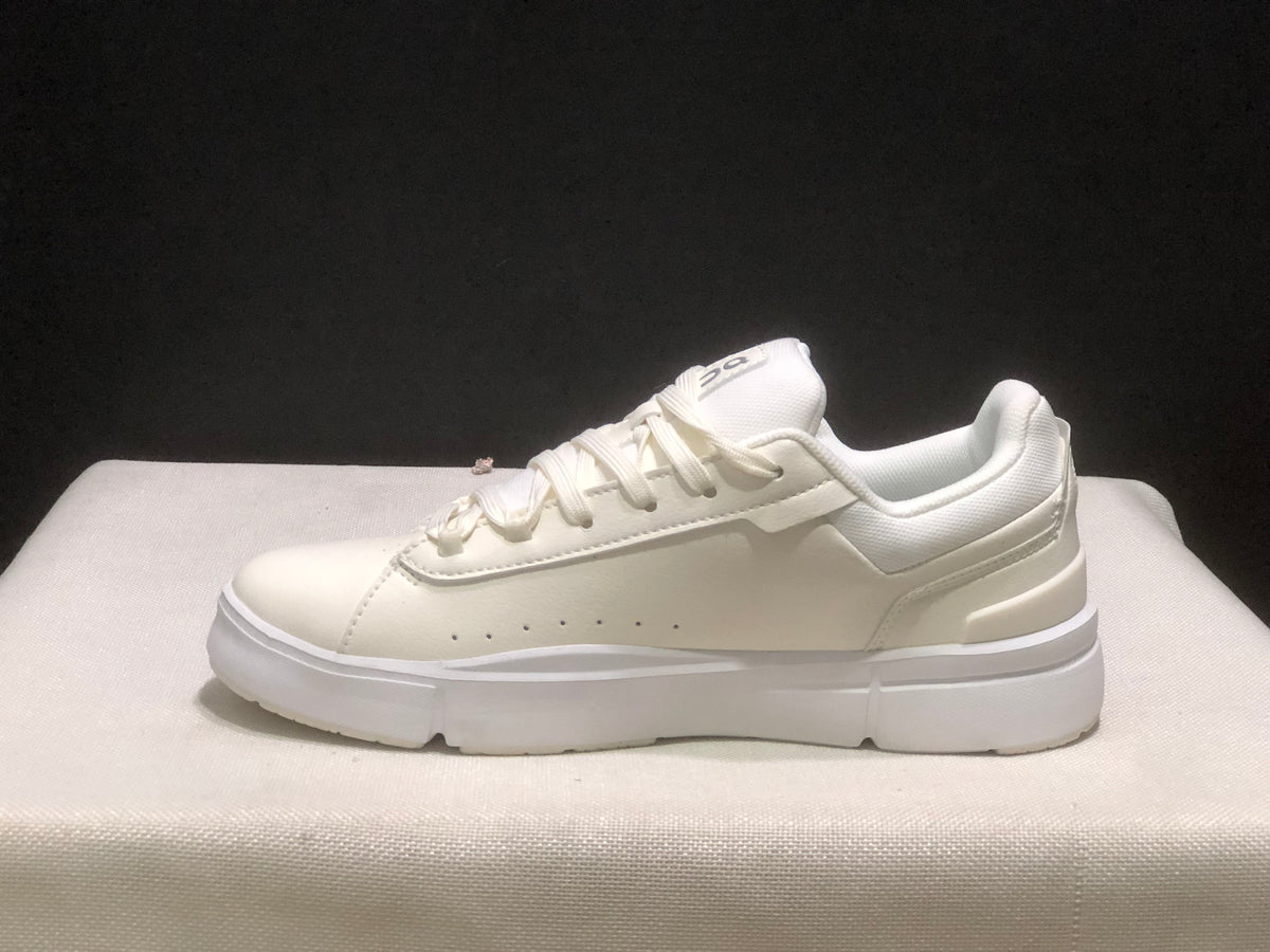 ON - ROGER FEDERER X THE ROGER CENTRE COURT BEIGE WHITE