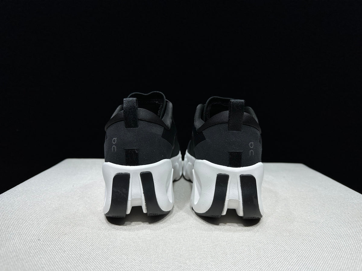 ON - KITH K TECH 1 BLACK WHITE