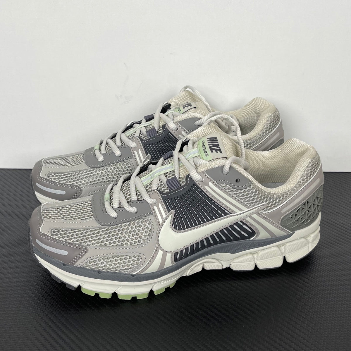 NIKE AIR ZOOM VOMERO 5 "Cobblestone / Flat Pewter"