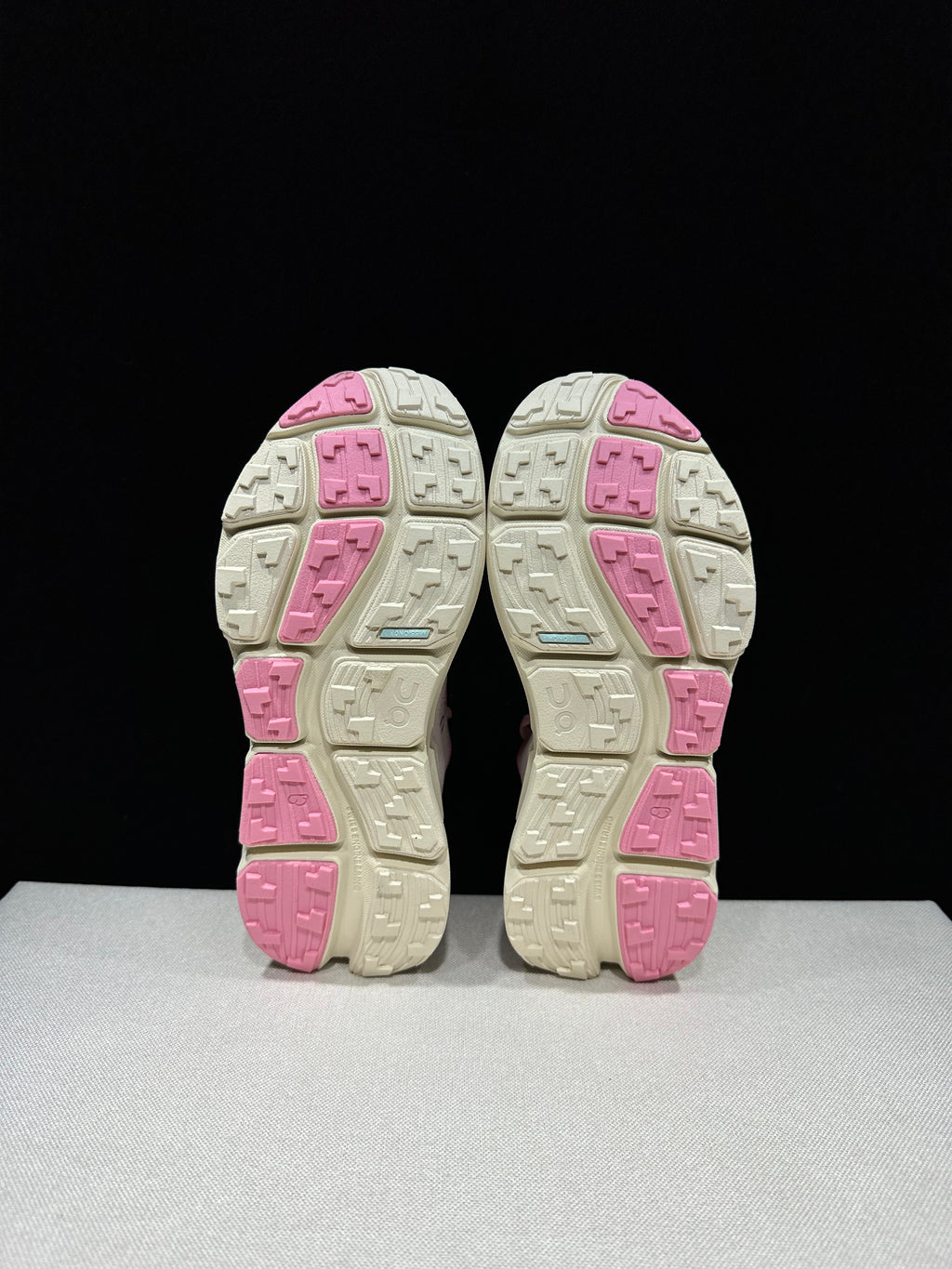 ON - CLOUDSOMA BEIGE PINK