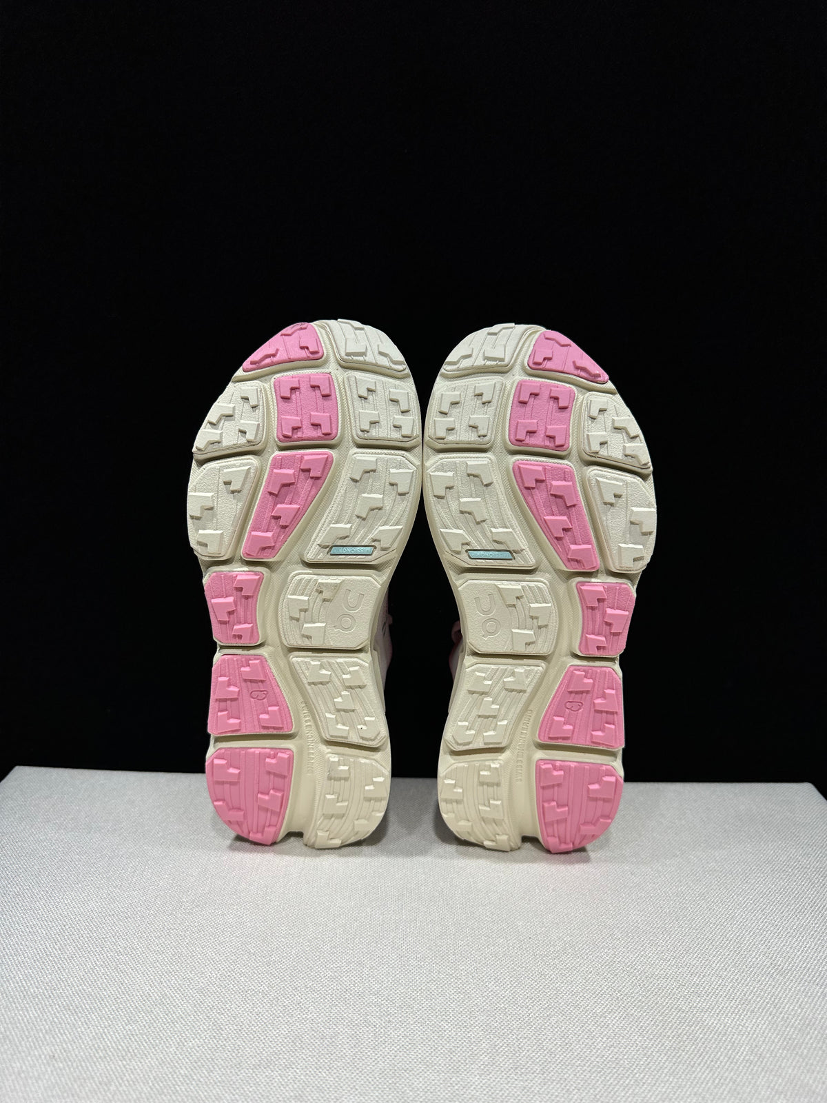 ON - CLOUDSOMA BEIGE PINK