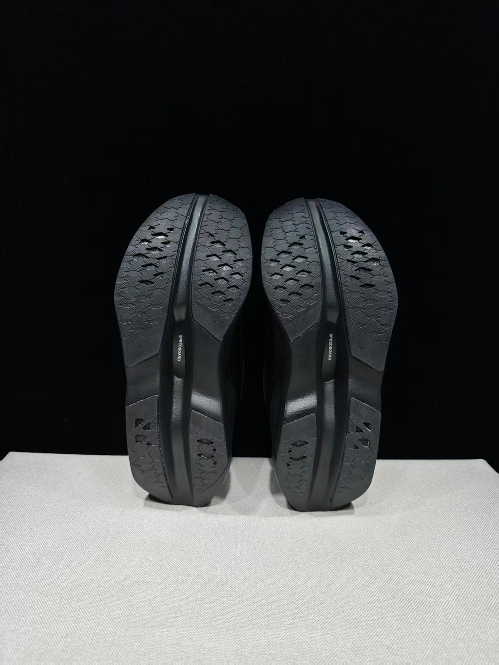 ON - CLOUDBOOM VOLT ALL BLACK