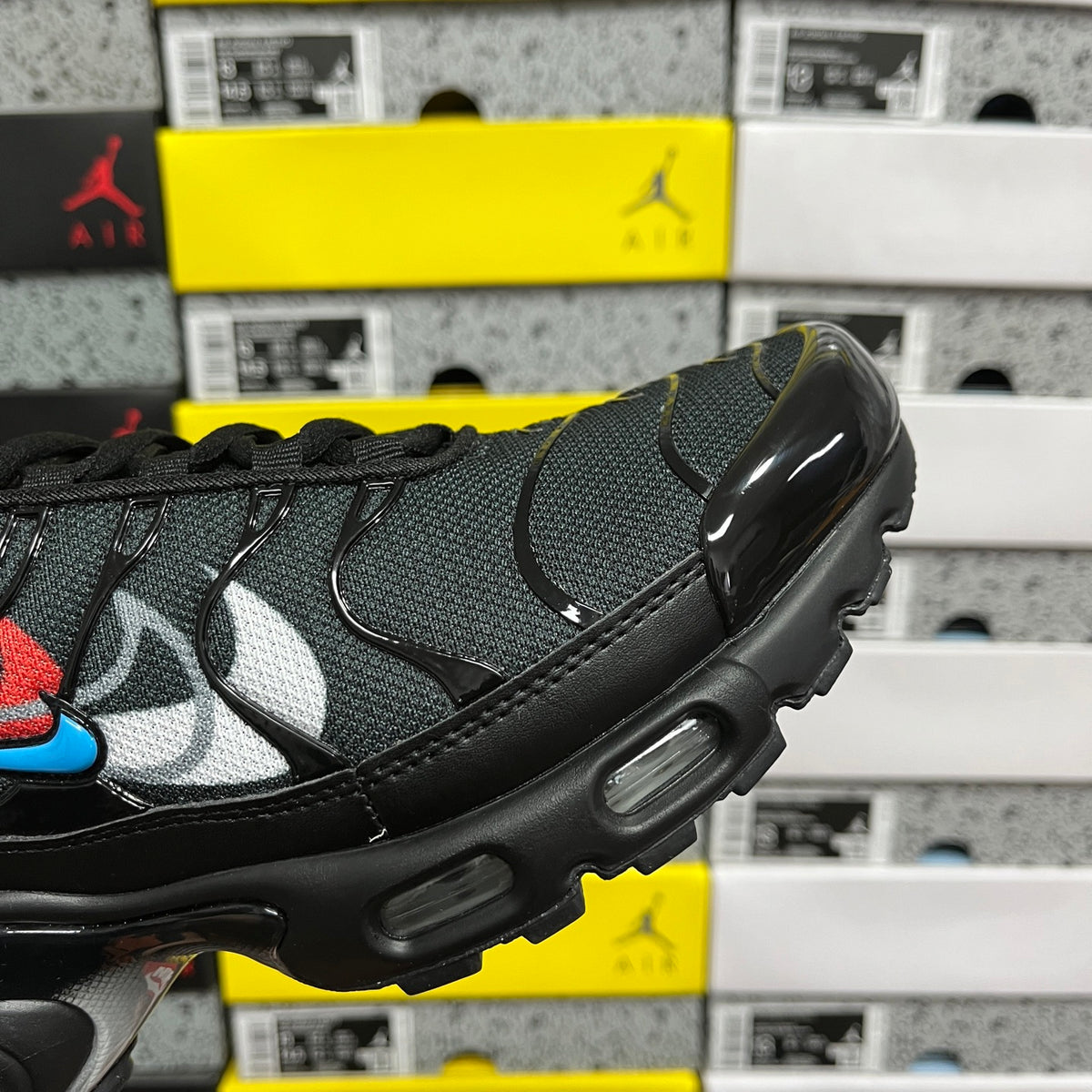NIKE AIR MAX PLUS Multi Swoosh Black Crimson