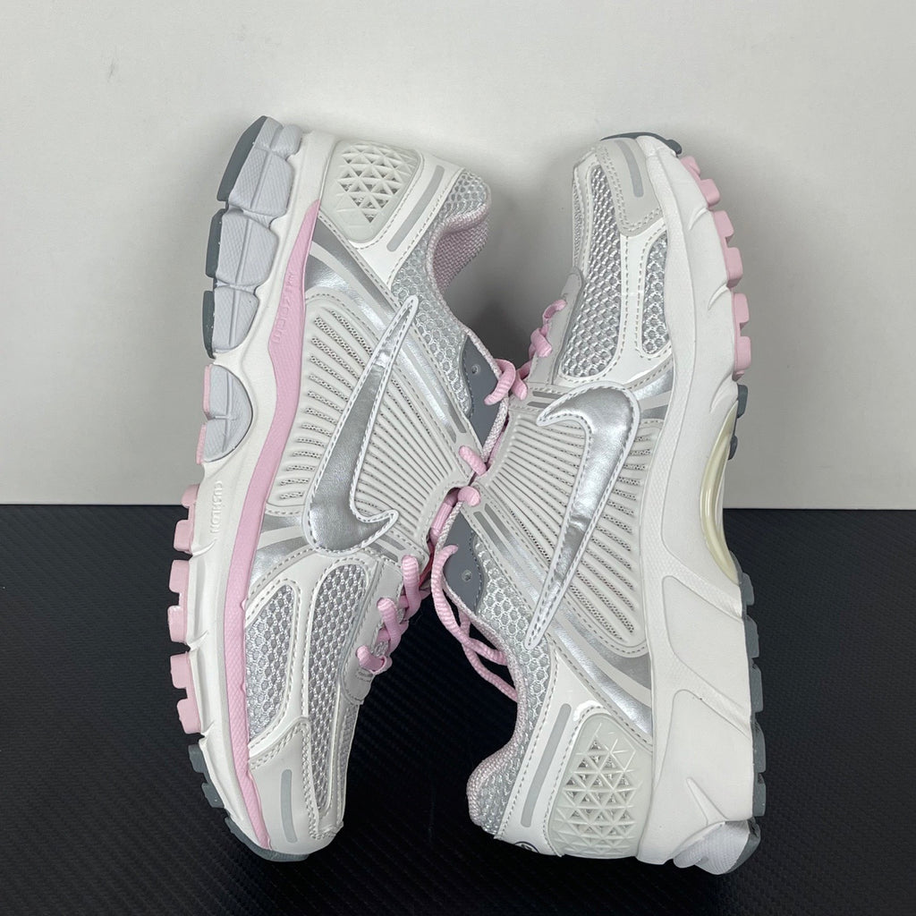 NIKE AIR ZOOM VOMERO 5 light grey and pink