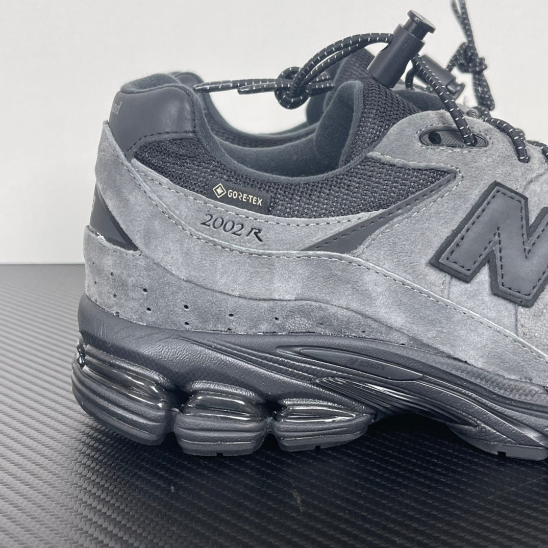 NEW BALANCE 2002 x JJJJound 2002R Gore-Tex in Charcoal