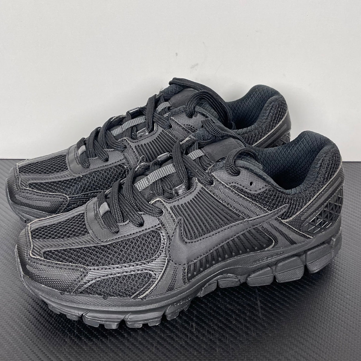 NIKE AIR ZOOM VOMERO 5 "Triple Black"