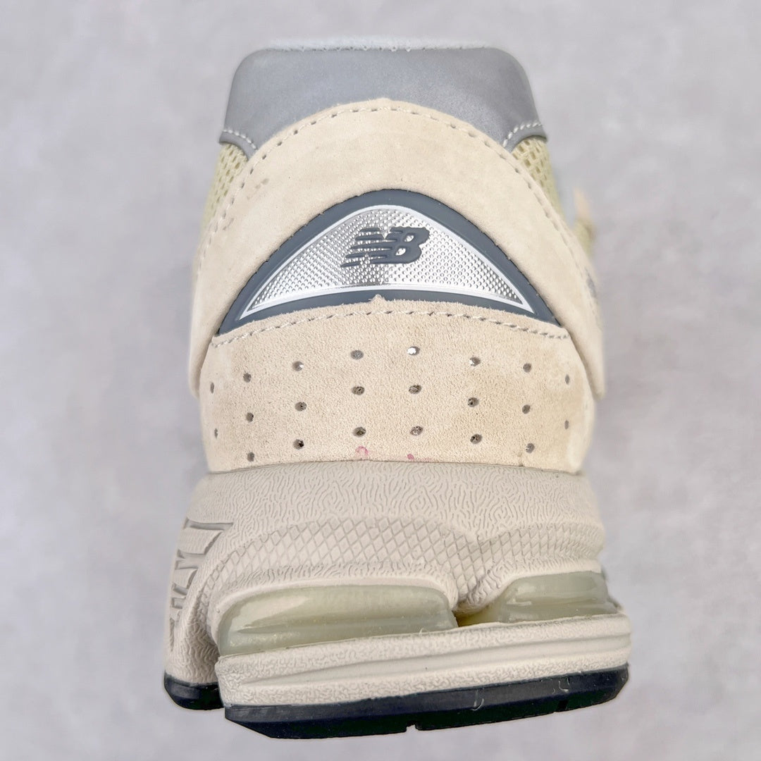NEW BALANCE 2002R Bone Light Aluminum (or Calm Taupe / beige)