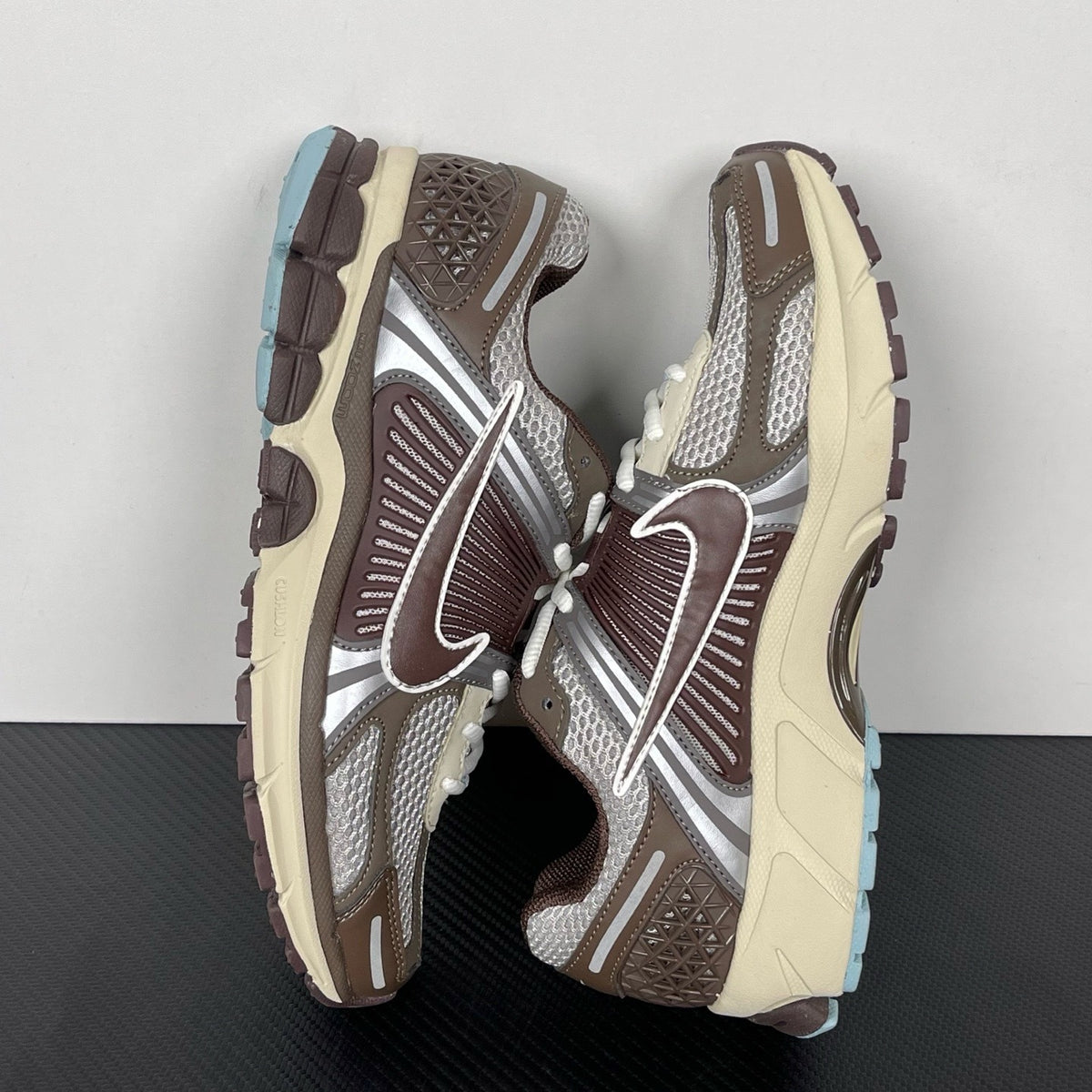 NIKE AIR ZOOM VOMERO 5 "Earth Fossil"