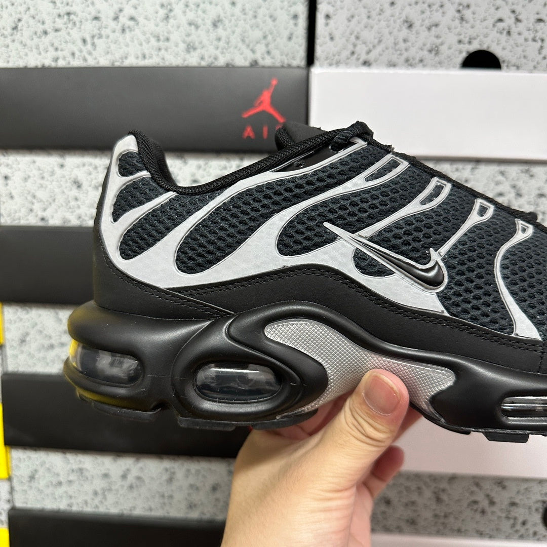 NIKE AIR MAX PLUS Black Reflective Silver