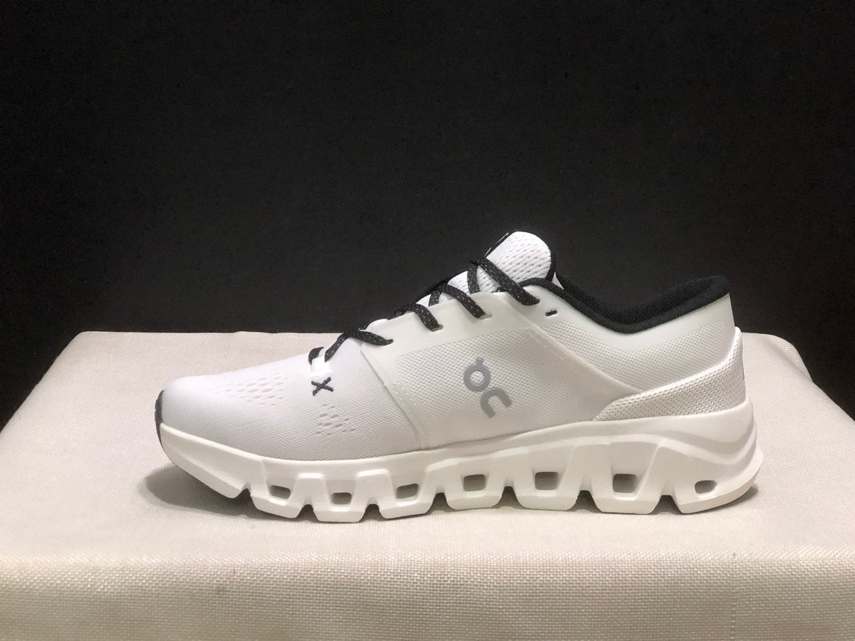 ON - Cloud X5 WHITE BLACK