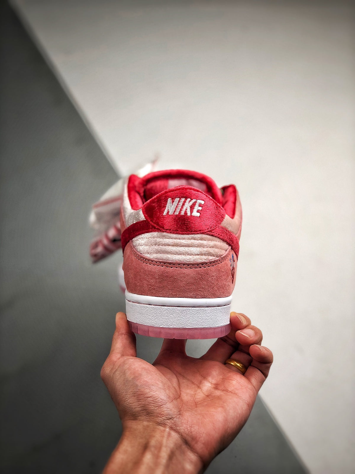 Nike SB Dunk  Low StrangeLove Skateboards