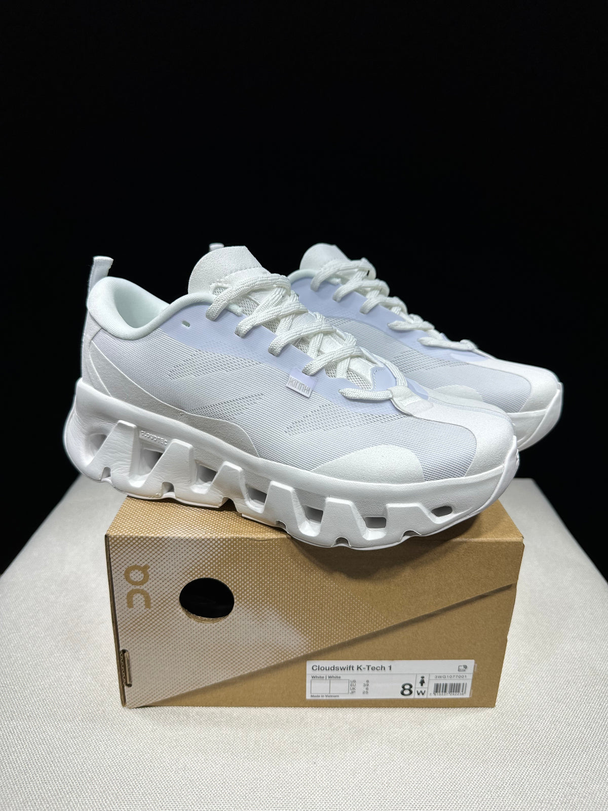 ON - KITH K TECH 1 TRIPLE WHITE