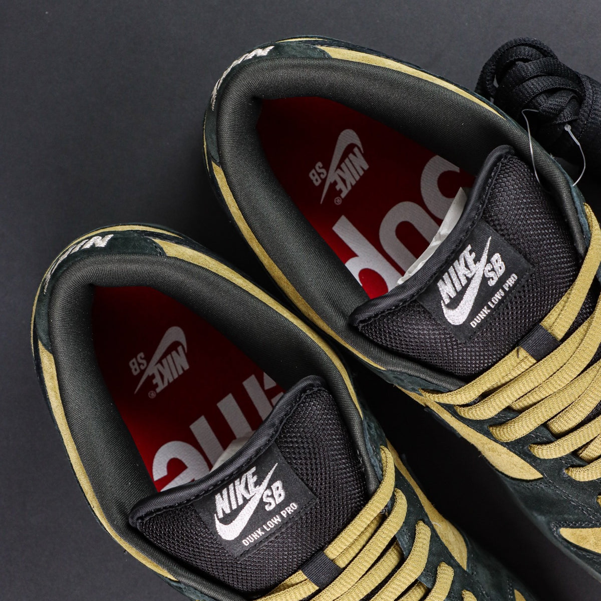 Nike SB Dunk  Low Supreme "Camper Green"