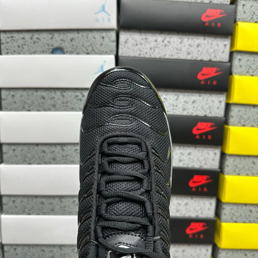 NIKE AIR MAX PLUS Black Reflective