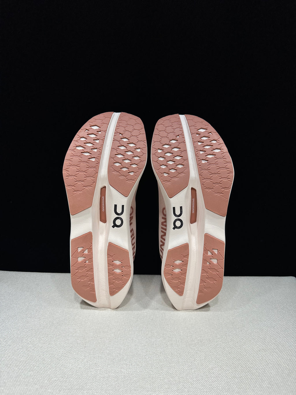 ON - CLOUDBOOM VOLT ALL PINK