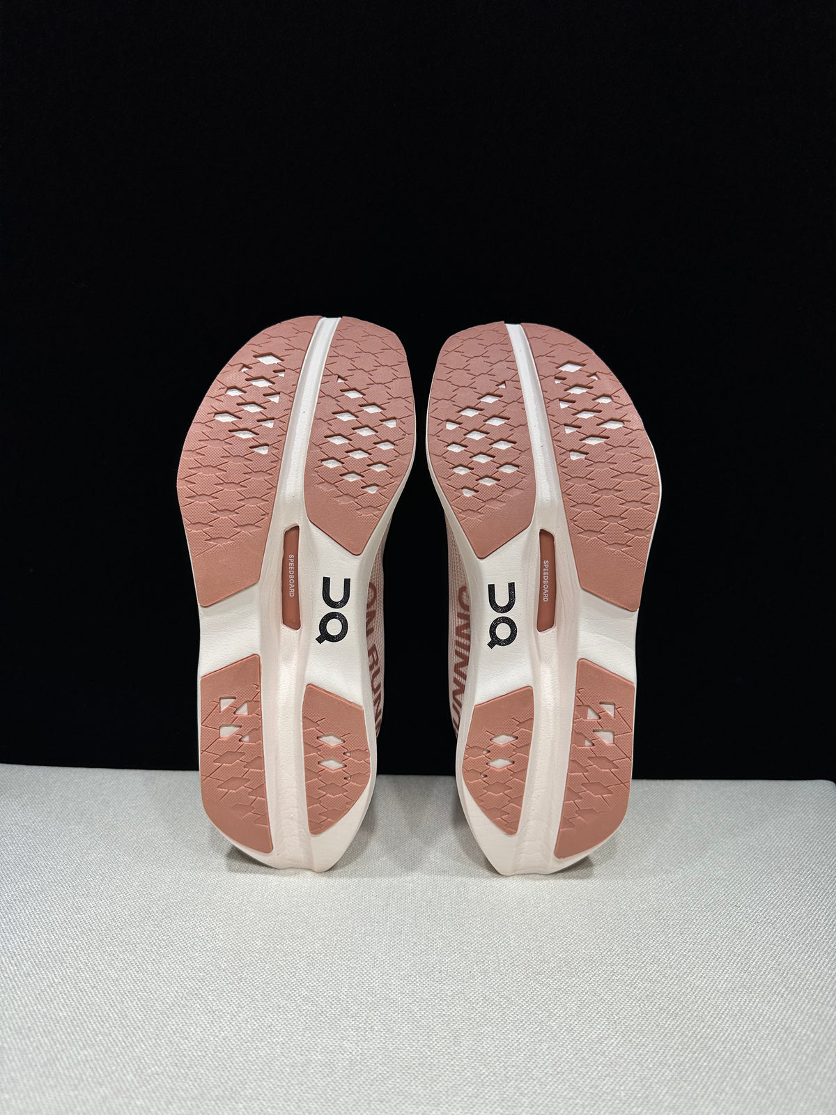 ON - CLOUDBOOM VOLT ALL PINK