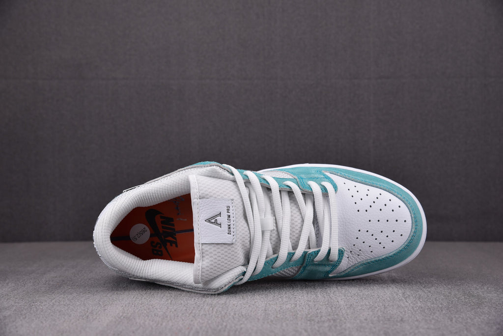 Nike SB Dunk  Low  April Skateboards