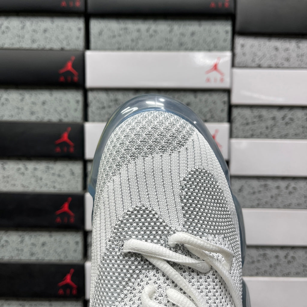 GROUND MOOPIE White Gray / Ice Gray