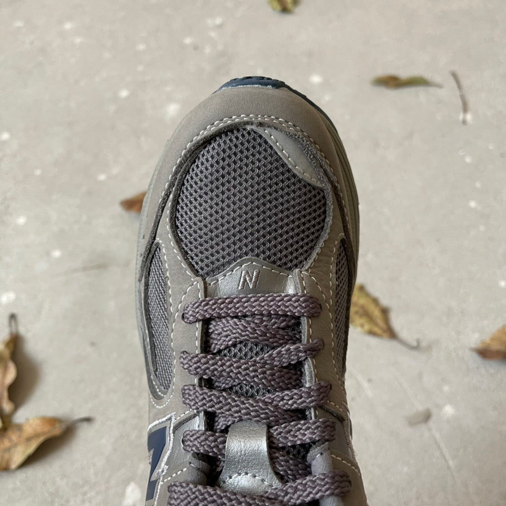 NEW BALANCE 2002R Light Grey